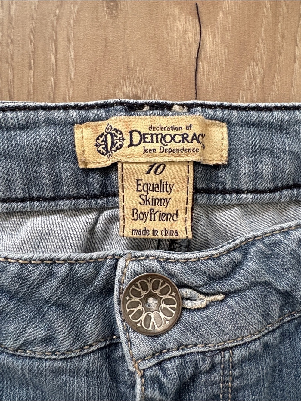Democracy Equality Skinny Boyfriend Blue denim distressed Jeans Women’s 10 pants - Picture 2 of 10